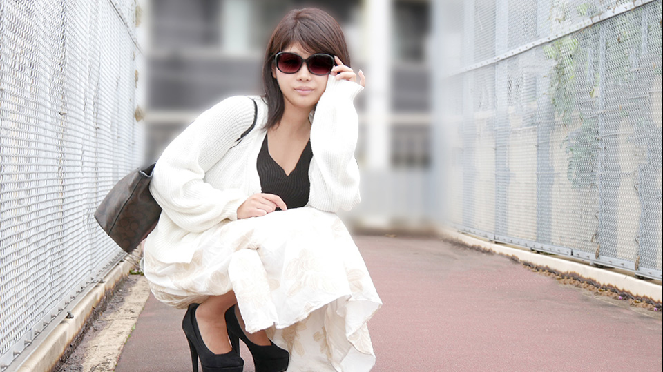 Behind Big Sunglasses: Chizuru Tsurumakimaki (10Musume-081119_01)