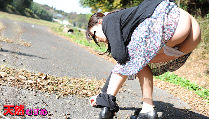 Amateur Girl's First Exposure - Feeling It Without Hesitation (10Musume-012712_01)
