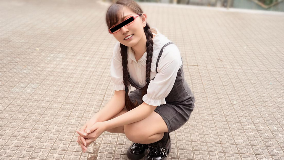 A girl with red glasses who is also interested in developing her buttocks (10Musume-021426_01) sample image 2