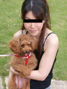 Use a cute dog as an excuse to pick up a fair-skinned, slender beauty! (10Musume-040825_01) sample image 3