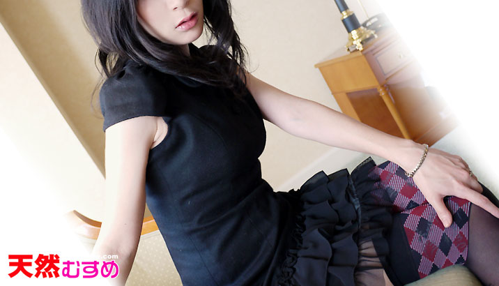 White Lingerie for a Hairless Beauty (10Musume-051409_01)