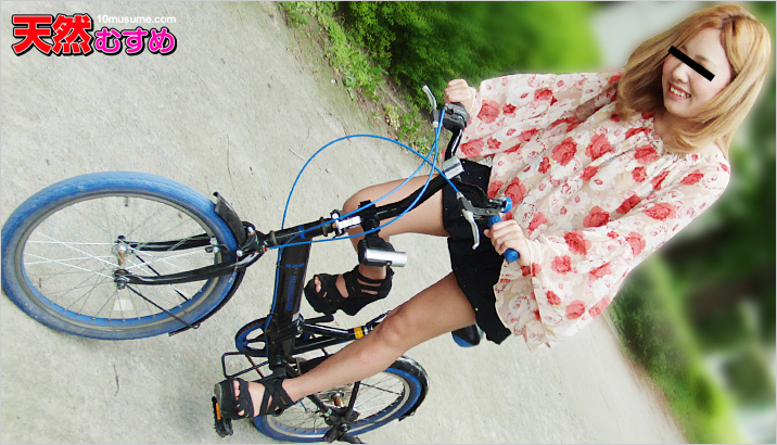 Bicycle Girl: A Ride with Kaoru Hoshino (10Musume-100312_01)