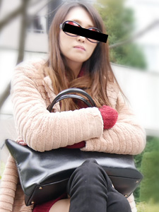 Hiding Face Beyond Big Sunglasses (10Musume-101118_01) sample image 3