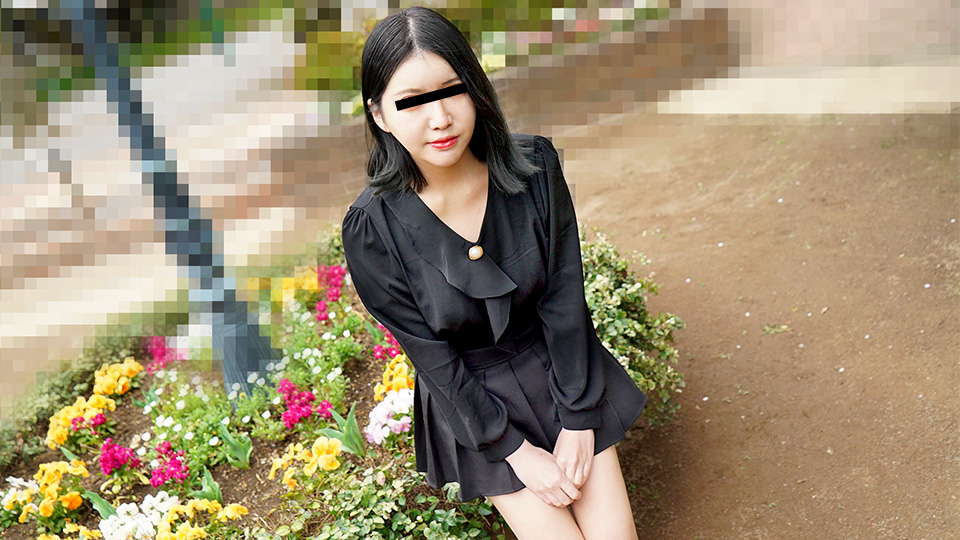 The empty-handed vibrator rotates the propeller in the beautiful butt! Amateur girl cheating on the phone with her boyfriend! (10Musume-102823_01) sample image 2