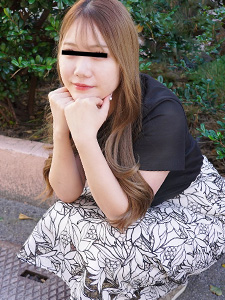 A sweet devil with huge breasts who calls her boyfriend while enduring her climax (10Musume-110422_01) sample image 3