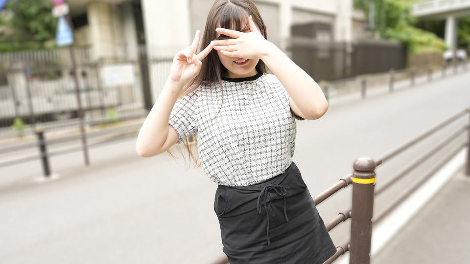 A veteran girl sticks out her tongue and makes a peace sign (10Musume-111125_01) sample image 2