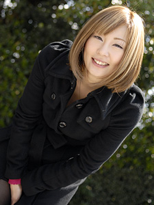 Switch On for a Walk in the City! (10Musume-111710_01) sample image 2