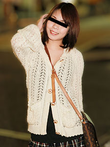 Pick up a cute amateur girl who seems to be bored on the street! (10Musume-112124_01) sample image 3
